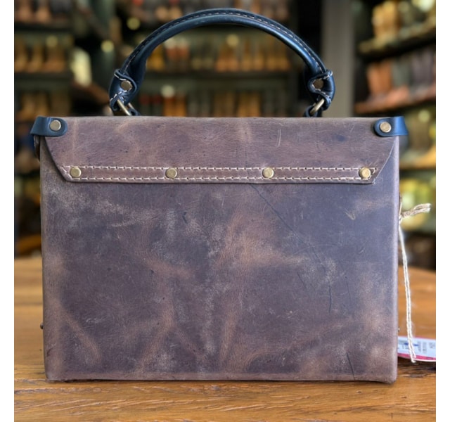 image_db4f46bb-756f-43e3-a172-95c9cd5f399d