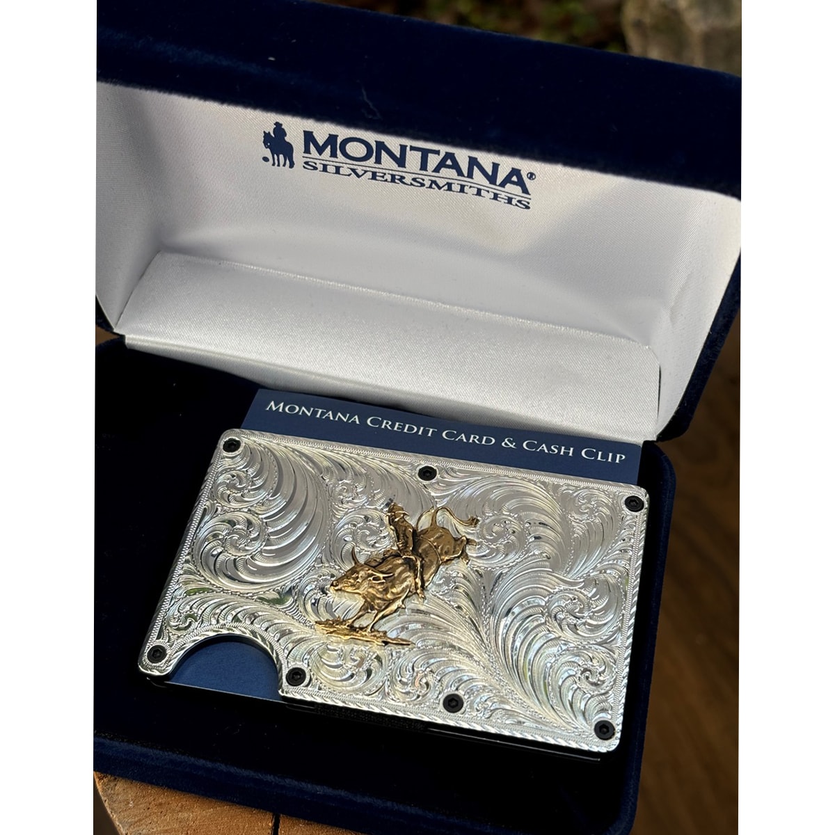 Porta Cartão Montana Silversmiths Fig Opt Bulls CRCARD2 | Cris & Cia Porta Cartão Montana Silversmiths Fig Opt Bulls CRCARD2 | Cris & Cia